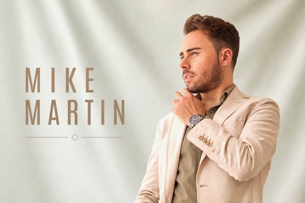 Mike Martin, pianista y cantante